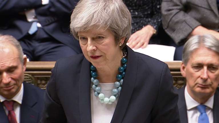 Θρίλερ με το Brexit: Τι επιδιώκει η Μέι - Οι κινήσεις της ΕΕ