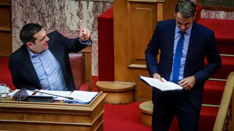 Σκληρές εκφράσεις, προσωπικά "καρφιά" και άγριες κόντρες στη Βουλή