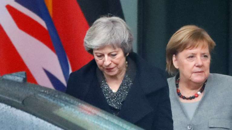 Συνάντηση Μέι-Μέρκελ:Η Γερμανία απορρίπτει επαναδιαπραγμάτευση