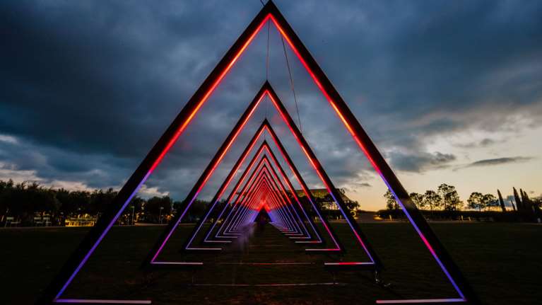 Μια βόλτα στις φωτεινές εγκαταστάσεις στο Πάρκο Σταύρος Νιάρχος [Εικόνες]