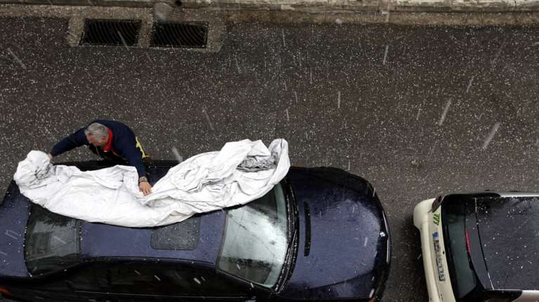 Συννεφιά με τοπικές βροχές και θερμοκρασία έως 13 βαθμούς