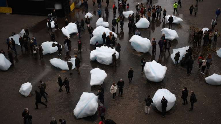 Πάγοι από τη Γροιλανδία λιώνουν στο κέντρο του Λονδίνου