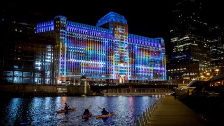 ART ON theMART: Μεγενθύνοντας σύγχρονα καλλιτεχνικά έργα