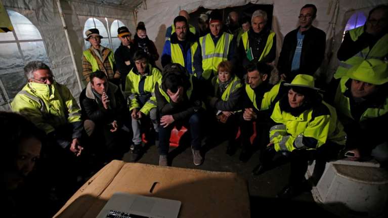 Τα κίτρινα γιλέκα οργανώνουν την «Πέμπτη Πράξη» των κινητοποιήσεών