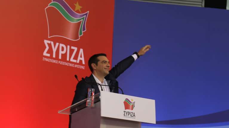 Τσίπρας: Απατεώνες της πολιτικής παριστάνουν τους υπερπατριώτες