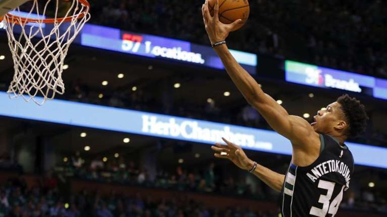 Ο Αντετοκούνμπο με επιδόσεις Καρίμ Αμπντούλ Τζαμπάρ