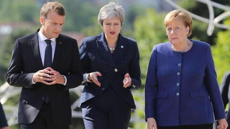 Bloomberg: Η ακυβερνησία σε ΕΕ και ΗΠΑ αφήνει μεγάλο κενό στη Δύση