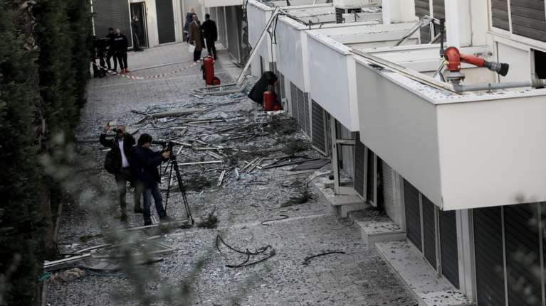 Μεγάλες ζημιές από τη βόμβα πέντε κιλών στον ΣΚΑΪ