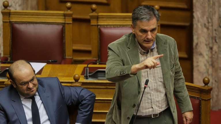 Κόντρα Τσακαλώτου-Γεωργιάδη στη Βουλή για το πλεόνασμα