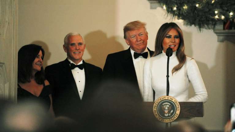 Η Μελάνια Τραμπ έχει αγαλμάτινο κορμί- Έκλεψε τη δόξα του Τραμπ