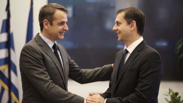 Στη ΝΔ ο Χάρης Θεοχάρης - συνάντηση με Μητσοτάκη