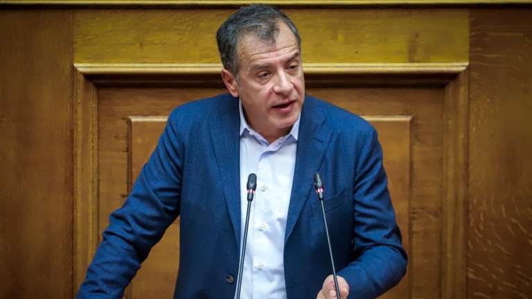 Θεοδωράκης: «Μολότοφ και επίθεση σε ΣΚΑΙ συμπτώματα της βαρβαρολαγνείας»