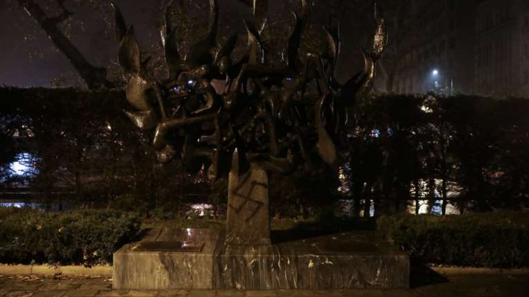 Προκαταρκτική έρευνα για βεβήλωση του Μνημείου Ολοκαυτώματος