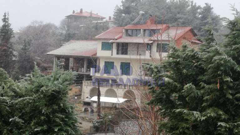 Χιονίζει από το απόγευμα σε περιοχές βόρεια της Θεσσαλονίκης