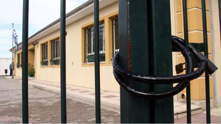 Πότε κλείνουν και πότε ανοίγουν τα σχολεία