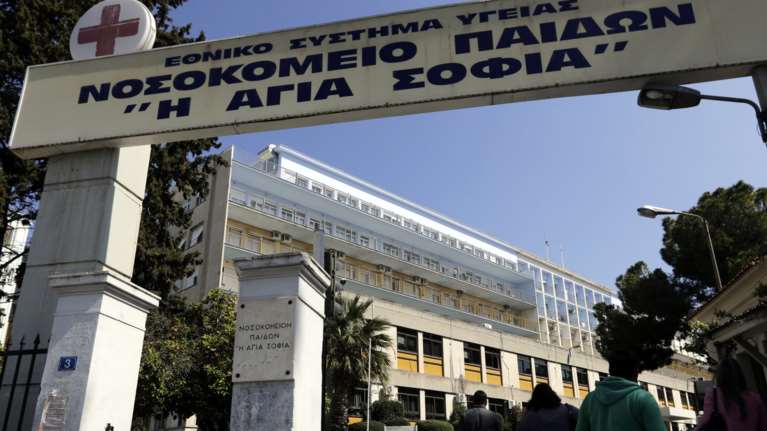 Σε κρίσιμη κατάσταση στη ΜΕΘ ο 6χρονος που κρεμάστηκε