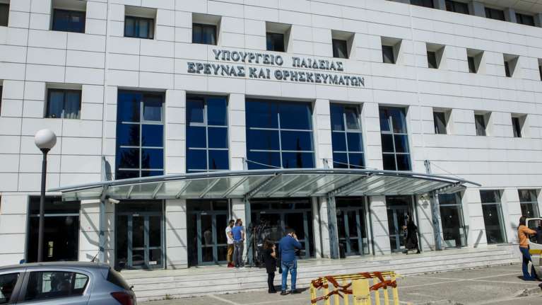 Η πρόταση του υπουργείου Παιδείας για τον διορισμό των 15.000 εκπαιδευτικών