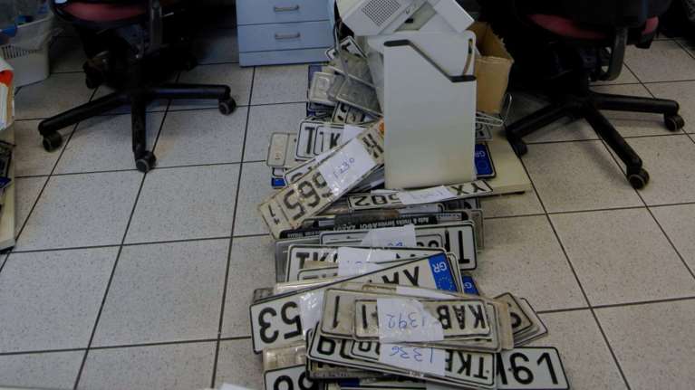 Επιστρέφονται για τις γιορτές πινακίδες, άδειες και διπλώματα