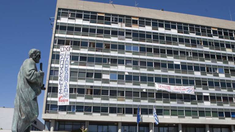 Επιτέθηκαν και ξυλοκόπησαν φύλακα του ΑΠΘ