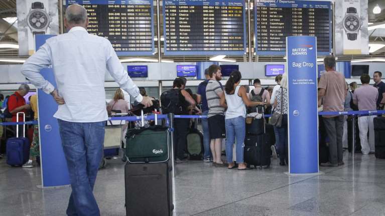 Που θα ταξιδέψουν οι Έλληνες τις γιορτές των Χριστουγέννων