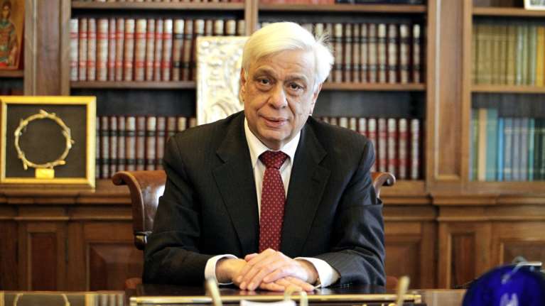 Συμφωνία Πρεσπών και ελληνοτουρκικά στο μήνυμα Παυλόπουλου ενόψει εορτών