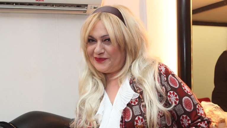 Η Τζόυς Ευείδη τολμά &amp; περιγράφει: πώς έπιασα σύντροφο να με απατά