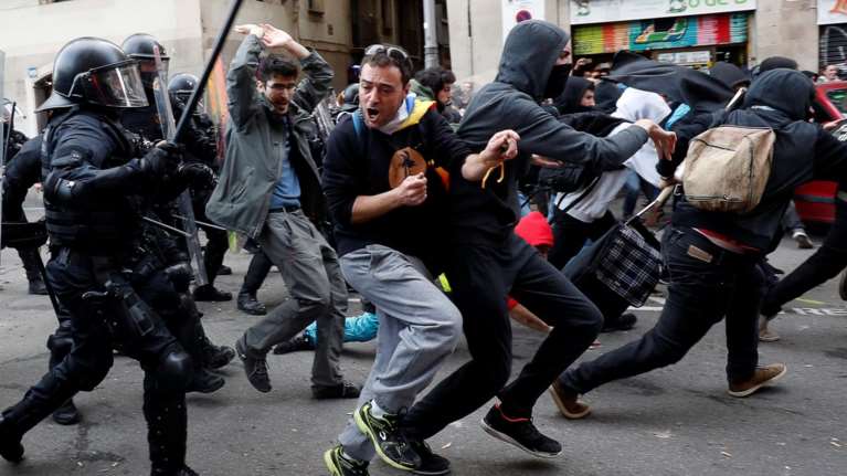 Βαρκελώνη: «Κόκκινο πανί» το υπουργικό συμβούλιο στην πόλη