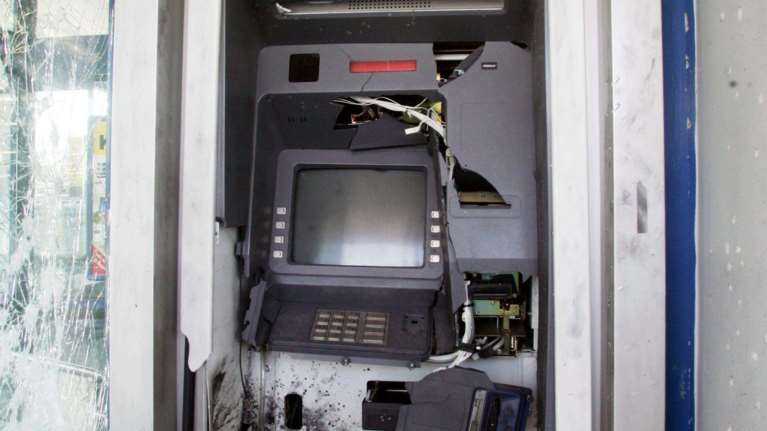 Περιστέρι: Ανατίναξαν το ΑΤΜ αλλά δεν πήραν τα χρήματα