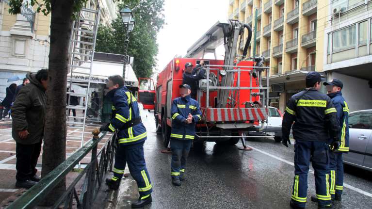 Πυρκαγιά σε διαμέρισμα στον Πειραιά - άγνωστο αν υπάρχουν εγκλωβισμένοι