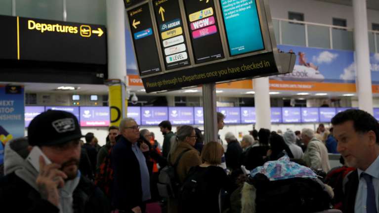 Ελεύθεροι οι δύο συλληφθέντες για το χάος στο Γκάτγουικ