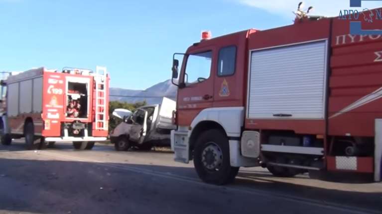 Τροχαίο με τρεις τραυματίες στο Άργος (βίντεο)