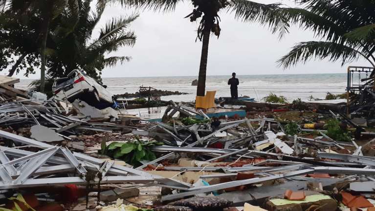 Στους 281 οι νεκροί από το τσουνάμι στην Ινδονησία