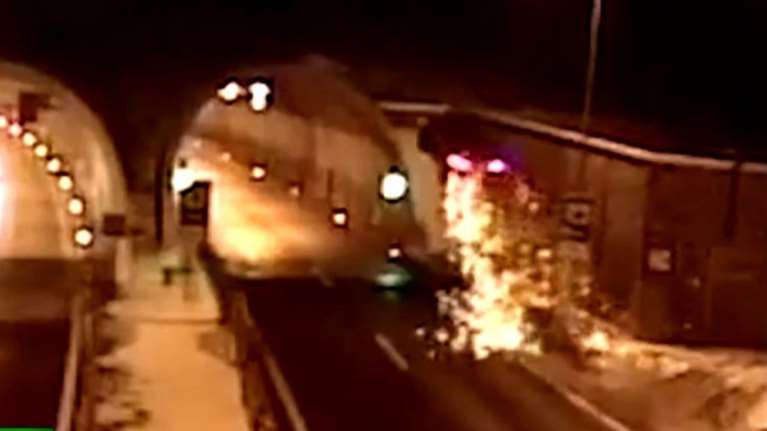 Τροχαίο σοκ: Το ΙΧ απογειώθηκε, ο οδηγός έζησε