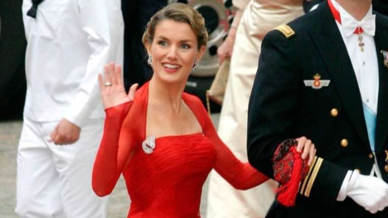 Κόκκινο: Γιατί οι πριγκίπισσες και οι βασίλισσες το προτιμούν