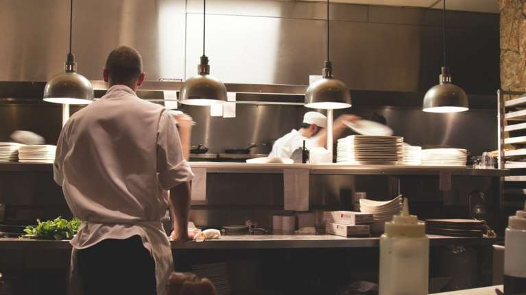 &quot;ΕΡΓΑΝΗ&quot;: Περισσότερες οι προσλήψεις από τις αποχωρήσεις τον Απρίλιο