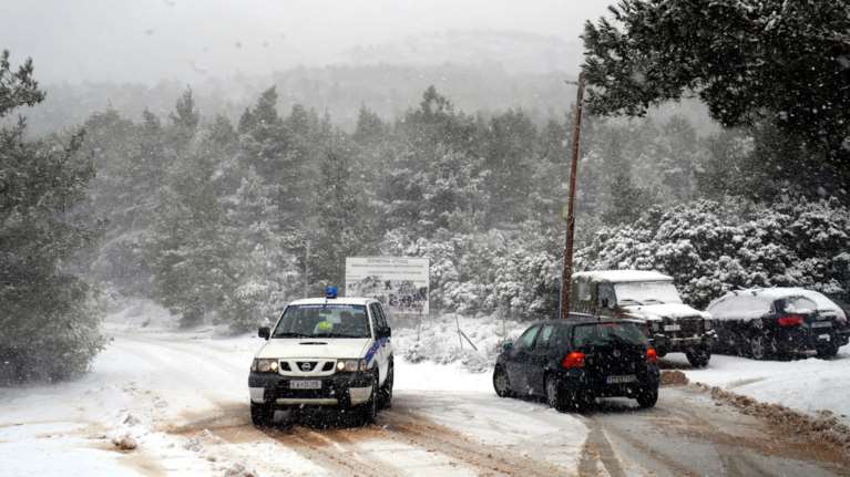 Β. Ελλάδα: Ποιοι δρόμοι έχουν κλείσει, που χρειάζονται αλυσίδες