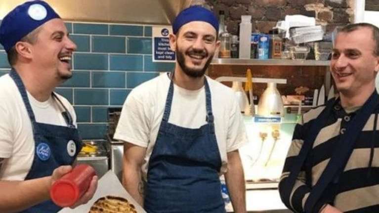 Ρατσιστική επίθεση σε Έλληνες εστιάτορες στη Βρετανία: Πακιστανοί, φύγετε