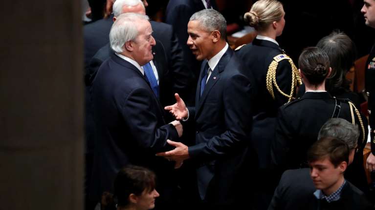 Με φωτογραφία με τη Μισέλ οι ευχές του Μπαράκ Ομπάμα