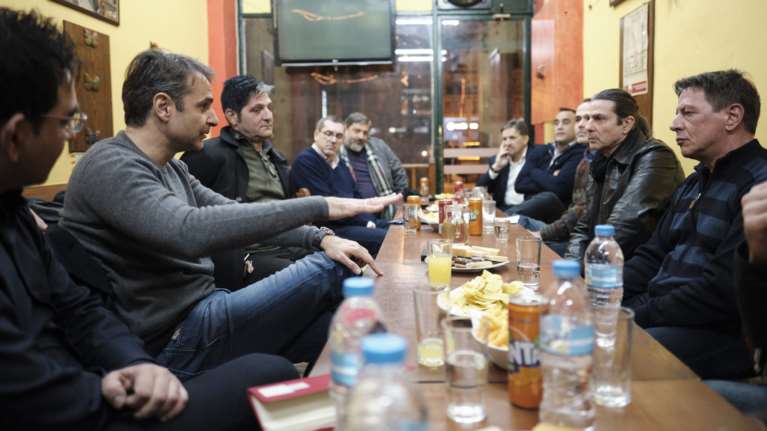 Με απεξαρτημένους χρήστες το βράδυ των Χριστουγέννων ο Μητσοτάκης