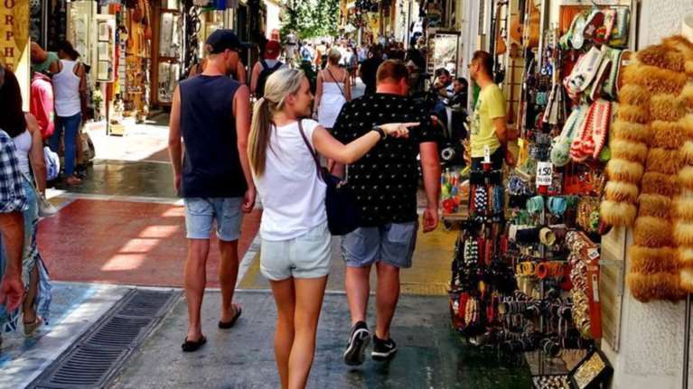 Ενίσχυση 411,5 εκατ. ευρώ σε 2.527 μικρομεσαίες τουριστικές επιχειρήσεις