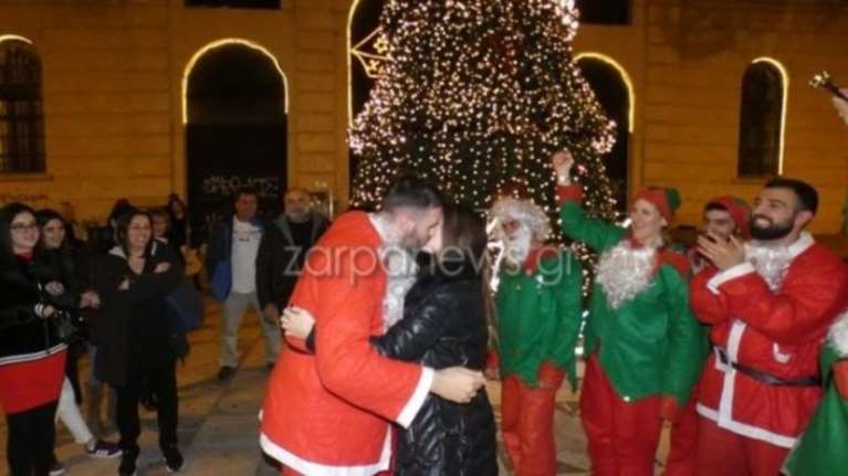 &quot;Θεός&quot; Κρητικός! Ντύθηκε Άη Βασίλης κι έκανε πρόταση γάμου (φωτό &amp; βίντεο)