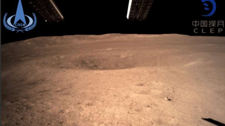 Η Κίνα πάτησε πρώτη στη «σκοτεινή» πλευρά του φεγγαριού