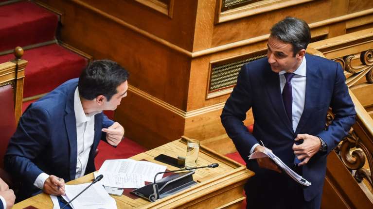 Φωτιά στο πολιτικό σκηνικό με βαριές κουβέντες και καταγγελίες