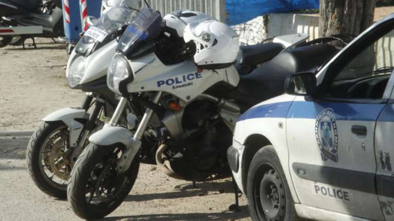 Λαμία: Μπήκε με το στιλέτο στο χέρι και απείλησε μάνα και παιδιά