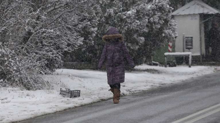 Επέλαση του χιονιά: Χωρίς ρεύμα περιοχές σε Βόλο και Λάρισα