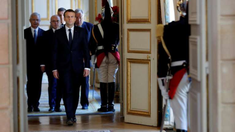 Δημοσκόπηση: Tι ζητούν οι Γάλλοι από τον Εμανουέλ Μακρόν