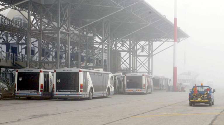 Γολγοθάς για χιλιάδες ταξιδιώτες στο αεροδρόμιο «Μακεδονία»