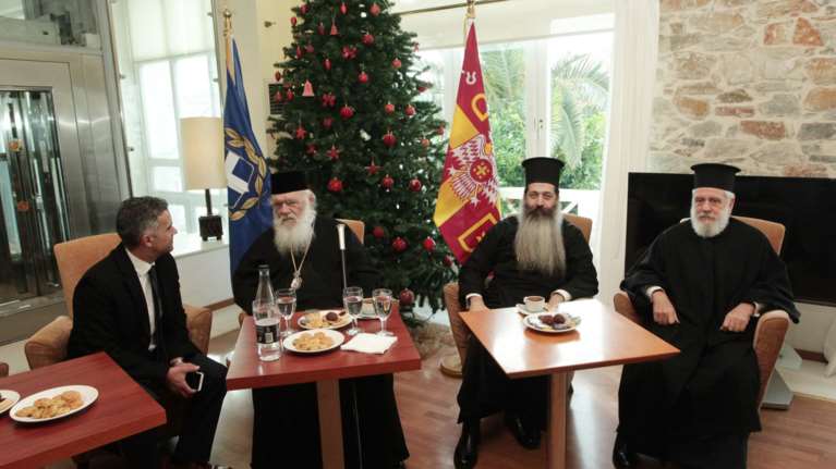 Στη Σύρο για τα Θεοφάνεια ο ΠτΔ και ο Αρχιεπίσκοπος Ιερώνυμος