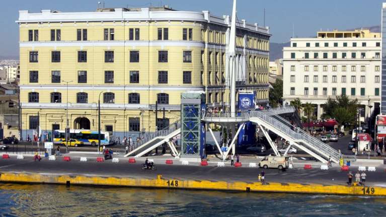 Ανδρας ανασύρθηκε νεκρός από το λιμάνι του Πειραιά