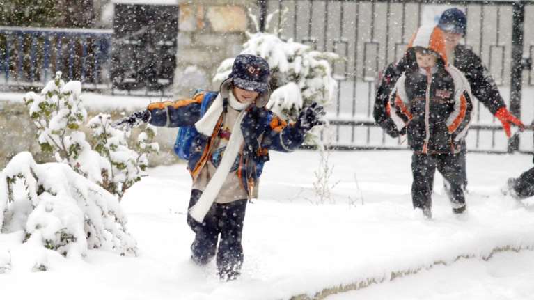 Ποια σχολεία θα μείνουν την Τρίτη κλειστά λόγω κακοκαιρίας [Λίστα]
